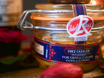 Coffret Coffret Allégresse : spécialités sucrées, salées et 2 bouteilles de vin, livré à domicile