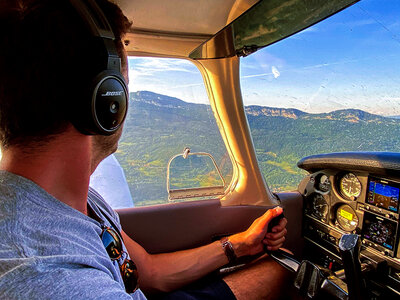 1h de vol privé en avion au-dessus de Lyon et ses alentours pour 3 personnes