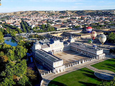 Caja Madrid desde el cielo: 1 vuelo en globo por Villanueva de la Cañada o Aranjuez (1h) y brindis para 2