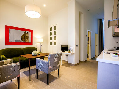 Caja Escapada a Sevilla: 1 noche en apartamento deluxe en Welldone Cathedral Suites