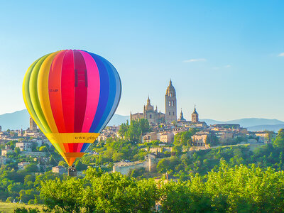 Caja regalo Vuelo en globo y brindis en Segovia para 2 personas