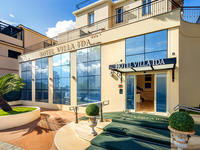 Cofanetto regalo 1 notte in Riviera con romantico aperitivo e noleggio e-bike