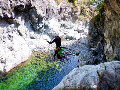 Cofanetto regalo 1 esperienza Canyoning con macchina fotografica subacquea