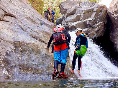 Cofanetto 1 esperienza Canyoning con macchina fotografica subacquea