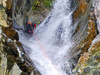 1 percorso Canyoning Test Yourself con macchina fotografica subacquea