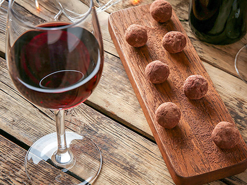 Choklad- och vinprovning för 2 med Sweden Wine Club