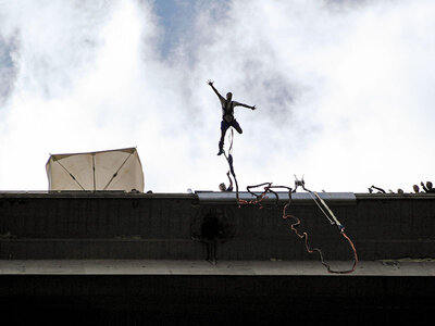 1 salto singolo di Bungee Jumping con video e 1 ingresso di 3h al Parco Avventura Veglio