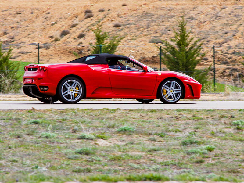 11 km en carretera al volante de un Lamborghini y un Ferrari