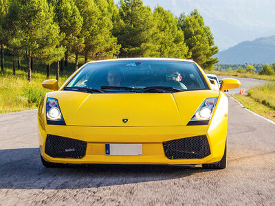 Caja 11 km en carretera al volante de un Lamborghini y un Ferrari