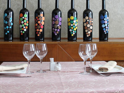 Caja Relax con buen vino: 1 noche con desayuno, cata y visita a bodega D.O.