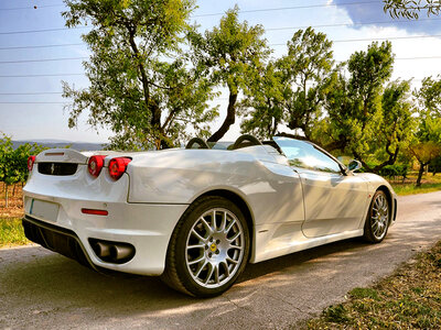 Lujo y adrenalina: 1 ruta por carretera en un Ferrari F430 Spider (20 km)