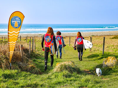 Coffret cadeau Surf en famille : leçon d'1h30 pour 2 adultes et 1 enfant dans la baie d'Audierne