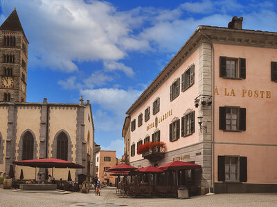 Box 1 Übernachtung im historischen Charme des 3*-Hotels Albrici in Graubünden
