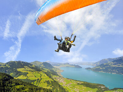 Coffret cadeau Baptême de l’air de 15 min en tandem en parapente à Emmetten