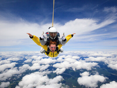 Coffret cadeau Saut en tandem avec enregistrement vidéo avec Skydive à Saint-Ghislain