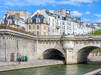 Coffret cadeau Découverte de Paris : croisière et visites pour 1 adulte et 1 enfant