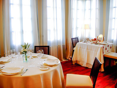 Caja Hotel Arcea Palacio de las Nieves 4*: 1 noche con desayuno para 2 personas