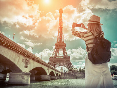 Coffret Visite guidée de la tour Eiffel pour 2 adultes et 1 enfant