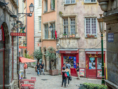 Coffret Visite insolite et gourmande de Lyon durant 2h à bord de vélos taxi en famille