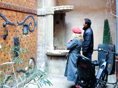 Visite insolite et gourmande de Lyon durant 2h à bord de vélos taxi en famille