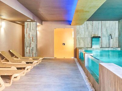 Caja Relajación en Spa Tarifa: circuito de agua y masaje relajante para 2