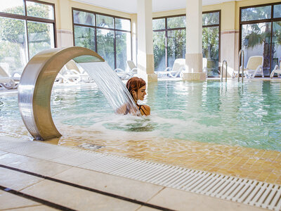 Relajación en Spa Playa Granada: circuito, masaje craneal y cava para 2