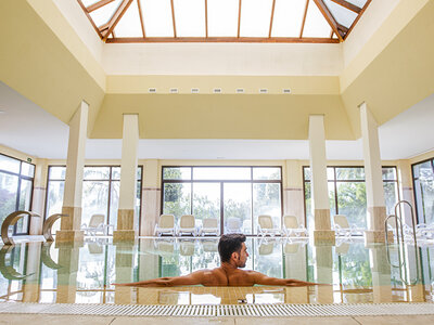 Caja Relajación en Spa Playa Granada: circuito, masaje craneal y cava para 2