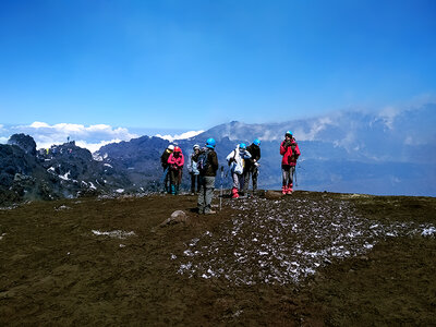 Trekking guidato di 5h 30min ai crateri sommitali dell’Etna e attrezzatura inclusa per 2