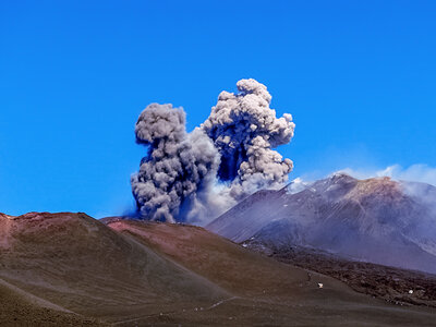 Cofanetto Avventura esplosiva sull'Etna: trekking guidato tra i crateri del vulcano