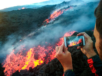 Avventura esplosiva sull'Etna: trekking guidato tra i crateri del vulcano