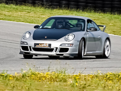 Pilotage sur circuit : 2 tours au volant d'une Porsche 992 GT3 et 2 tours en Audi R8 V10