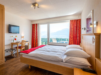 Romantica fuga di 1 notte in Svizzera con gustosa cena tra i monti di Crans-Montana