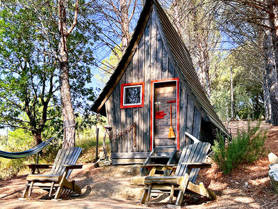 Cofanetto regalo Esperienza Glamping in Toscana: 1 notte nella Casa delle Streghe con cesto Bio e Prosecco