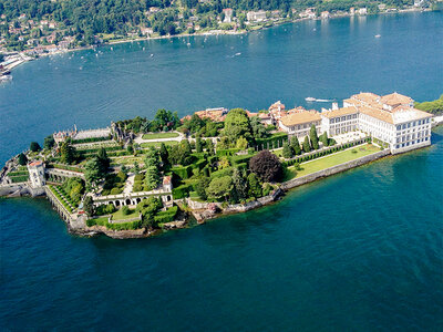 Cofanetto Alla scoperta del Lago Maggiore dall'alto: tour privato in elicottero di 15 min da 1 a 5 persone