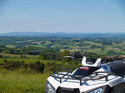 Coffret cadeau Sortie en famille : randonnée en quad pour 2 adultes et 1 enfant vers Brive-la-Gaillarde