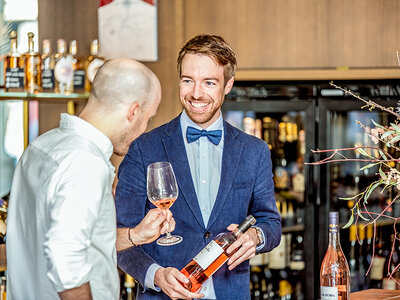 Coffret cadeau Découverte des vins toscans, apéritifs et cours d'œnologie dans une cave à vin d’exception