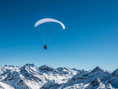 Box Tandem-Gleitschirmfliegen und Fondue in den Alpen für 2