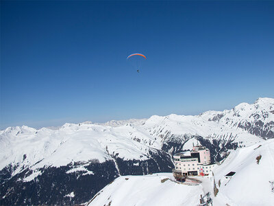 Tandem-Gleitschirmfliegen und Fondue in den Alpen für 2