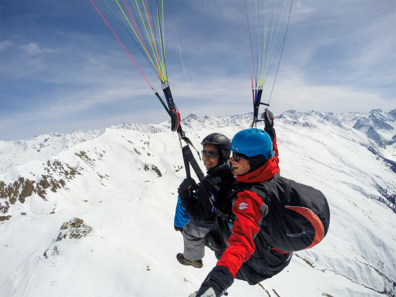 Tandem-Gleitschirmfliegen und Fondue in den Alpen für 2