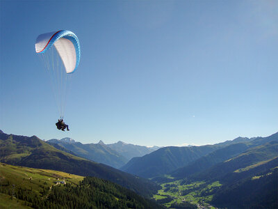 Cofanetto Volo tandem in parapendio a Davos per 2 persone