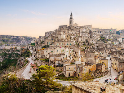 Cofanetto regalo Tra i Sassi di Matera: tour guidato con 1 notte in camera Suite, SPA, colazione e pranzo