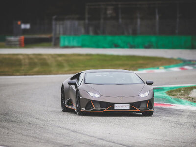 2 giri alla guida di una Lamborghini Huracán EVO al Red Bull Ring, in Austria