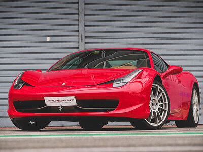 Cofanetto 2 emozionanti giri in Ferrari 458 Italia sul Circuito Hockenheimring