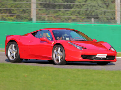 Cofanetto Supercar in pista: 1 giro alla guida di una Ferrari 458 Italia al Red Bull Ring