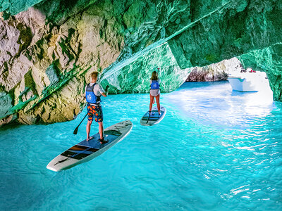 Cofanetto Giro di Capri: un'emozionante escursione in Stand Up Paddle board per 2 persone