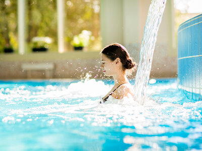 Caja regalo Hotel Balneario de Retortillo: 1 acceso al circuito termal de 45 min y comida para 2