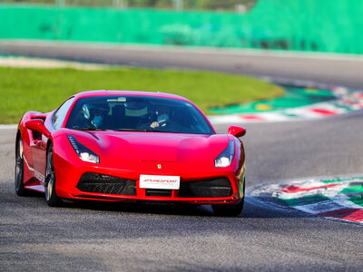 Cofanetto regalo 1 giro alla guida di una Supercar a scelta sul Red Bull Ring