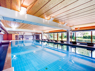 Cofanetto Relax thai sul lago d'Iseo: 1 notte in Junior Suite, 1 cena con vino e area benessere