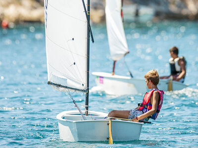 Avventura in acqua per papà e figlio: 1 corso di vela (5h) in Toscana