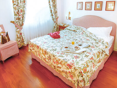 Cofanetto regalo Sulle colline fiorentine: 2 notti in camera Deluxe con idromassaggio e sauna